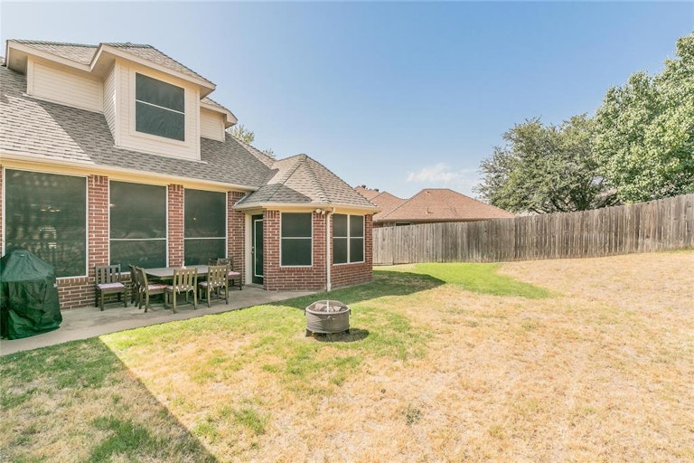 Photo 33 of 40 - 4805 Campfire Ct, Fort Worth, TX 76244