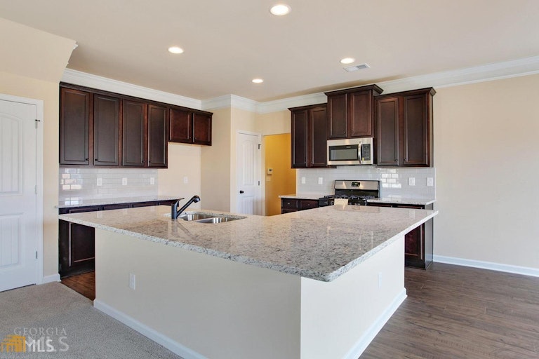 Photo 9 of 25 - 200 Villa Grande Dr #25, Locust Grove, GA 30248