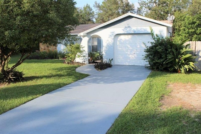 Photo 2 of 20 - 10315 Adler St, Spring Hill, FL 34608