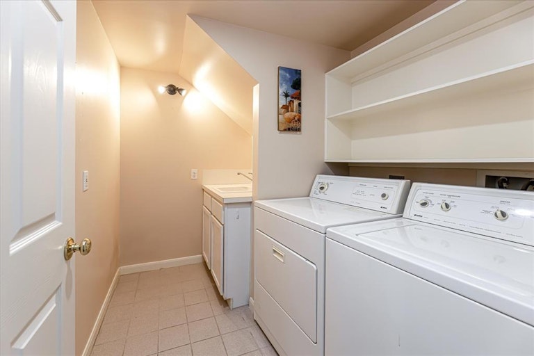 Photo 21 of 47 - 2828 Bering Dr, Houston, TX 77057