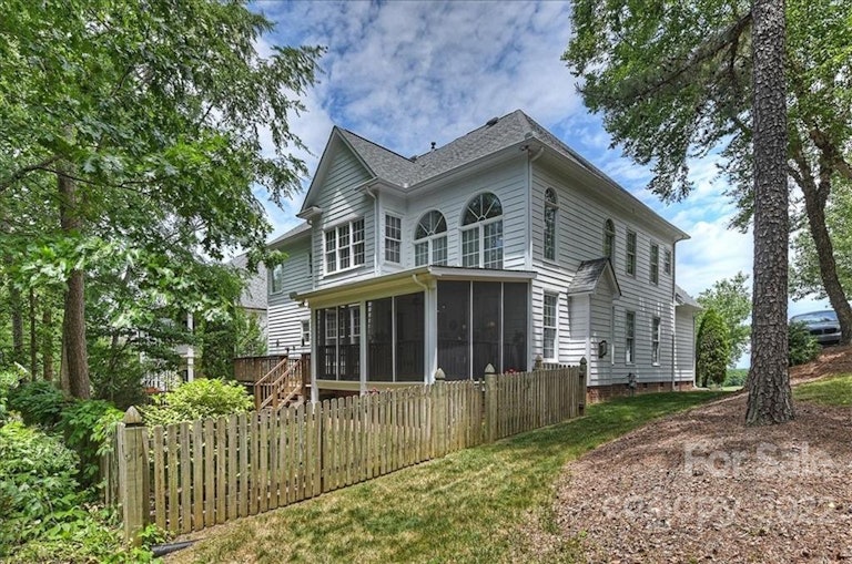 Photo 38 of 48 - 14636 Northgreen Dr, Huntersville, NC 28078