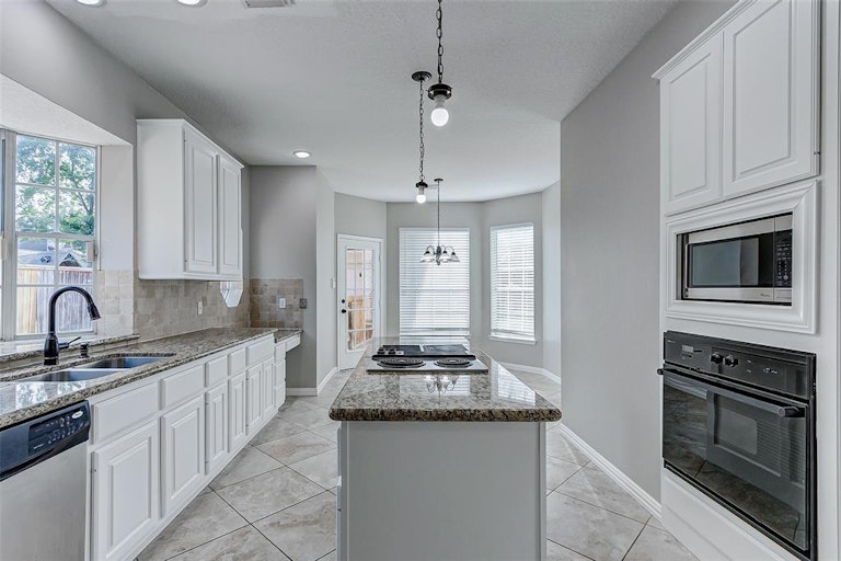 Photo 11 of 50 - 3115 Clear Water Park Dr, Katy, TX 77450