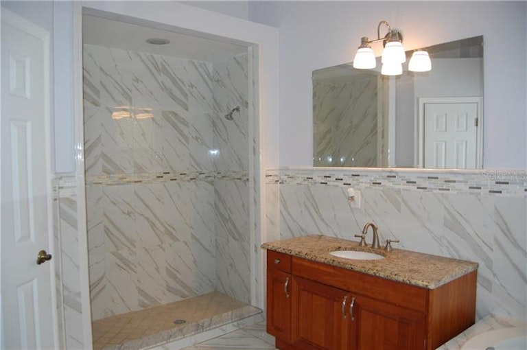 Photo 8 of 18 - 1739 Queen Palm Way, North Port, FL 34288