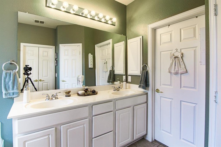 Photo 27 of 36 - 629 Scenic Ranch Cir, Fairview, TX 75069