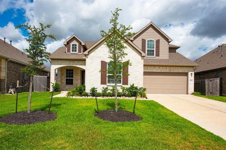 Photo 1 of 46 - 4940 Birchwood Bluff Ln, Rosharon, TX 77583
