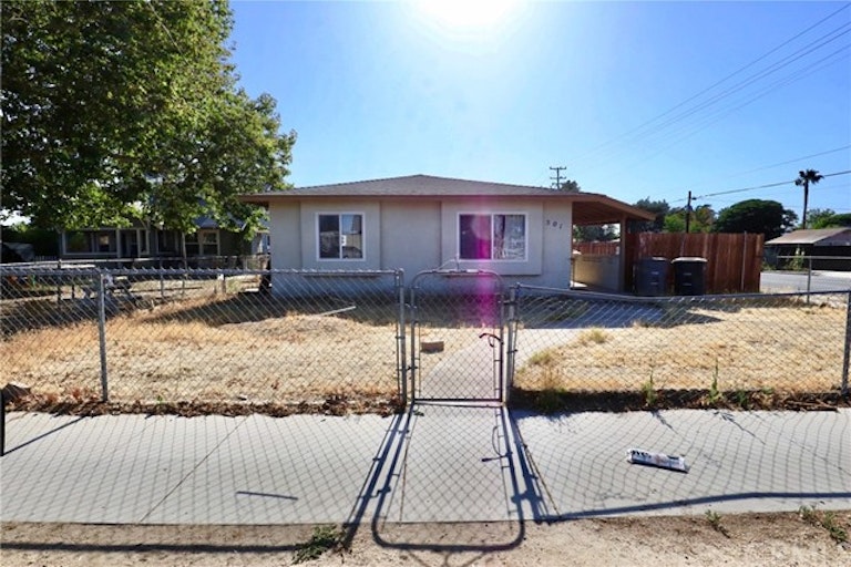 Photo 2 of 24 - 501 S Buena Vista St, Hemet, CA 92543