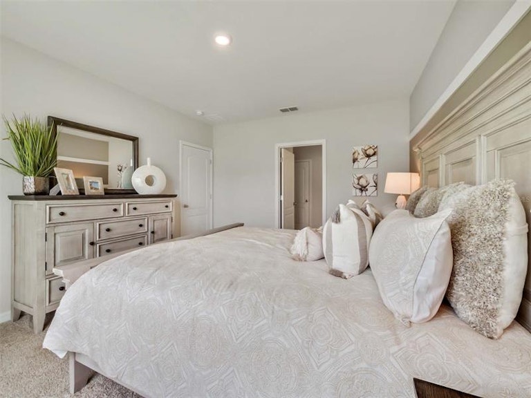 Photo 3 of 31 - 1010 Courtland Blvd, Deltona, FL 32738