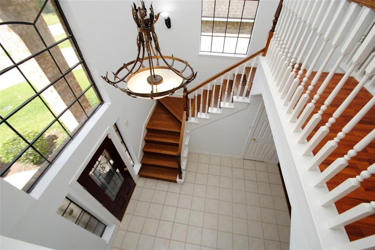 Photo 10 of 41 - 3118 Canyon Oak Ct, Houston, TX 77068