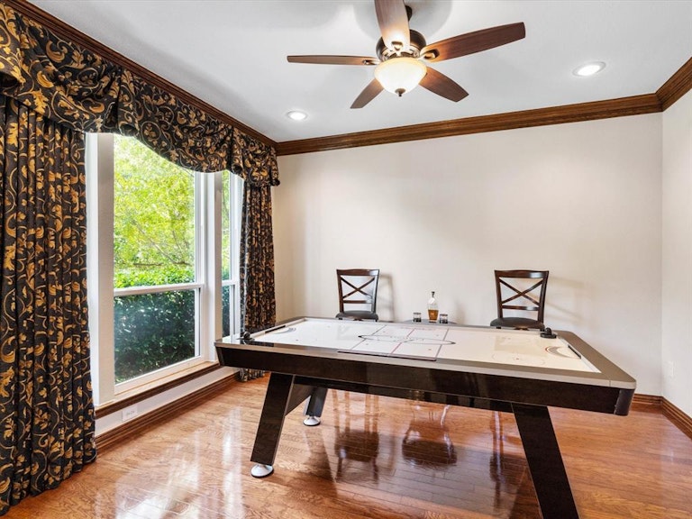 Photo 7 of 40 - 6916 Canyon Springs Rd, Fort Worth, TX 76132