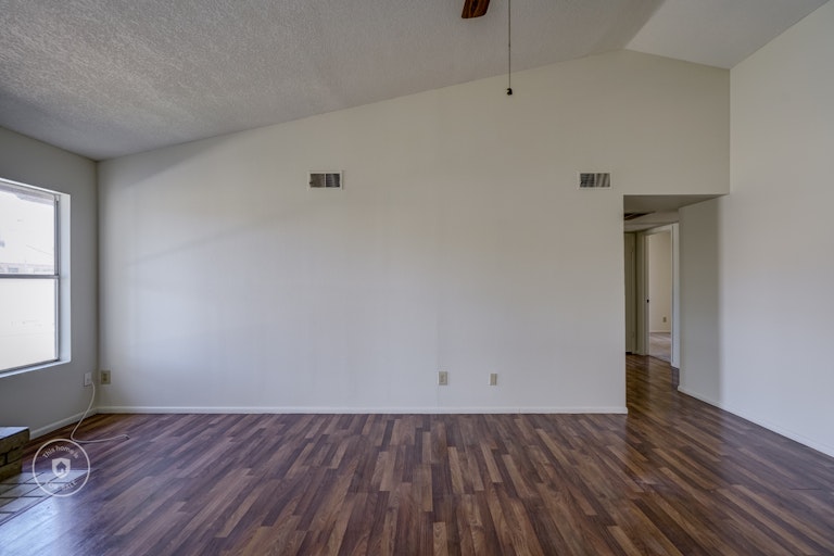 Photo 18 of 29 - 3856 W Wagoner Rd, Glendale, AZ 85308