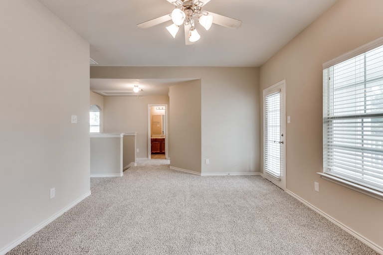 Photo 20 of 28 - 905 Charleston Ln, Savannah, TX 76227