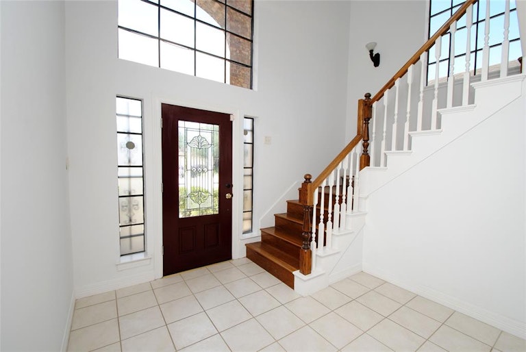 Photo 4 of 41 - 3118 Canyon Oak Ct, Houston, TX 77068