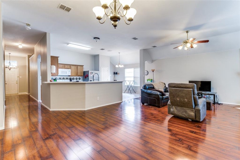 Photo 5 of 21 - 4500 Gila Bend Ln, Fort Worth, TX 76137