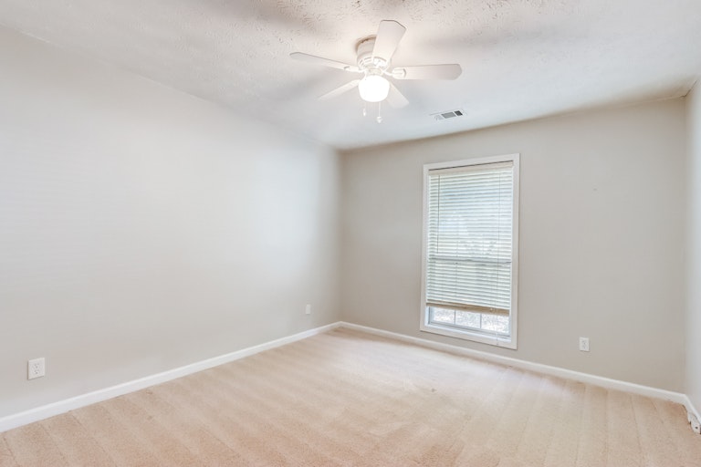 Photo 18 of 23 - 690 Paris Dr, Lawrenceville, GA 30043