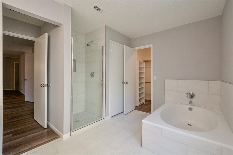 Photo 23 of 29 - 10302 Tablerock Dr, Houston, TX 77064