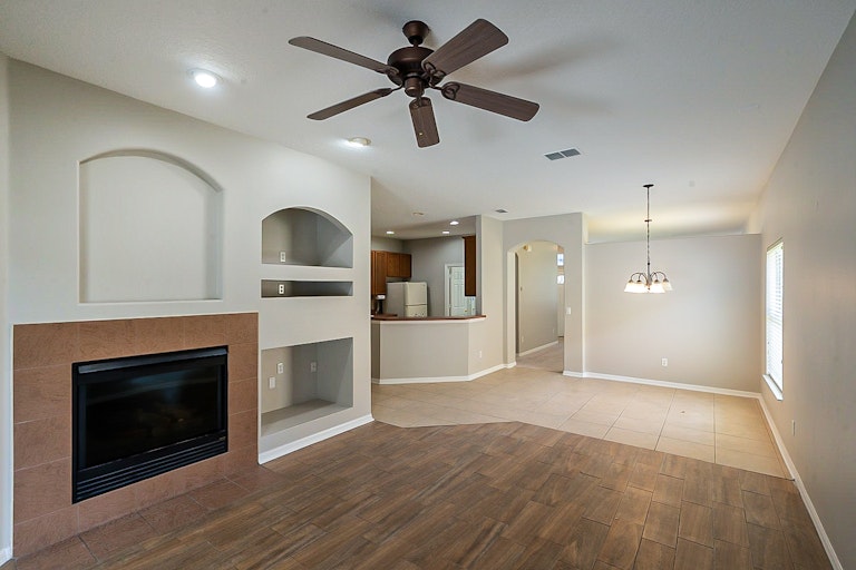 Photo 16 of 33 - 1621 Anna Catherine Dr, Orlando, FL 32828