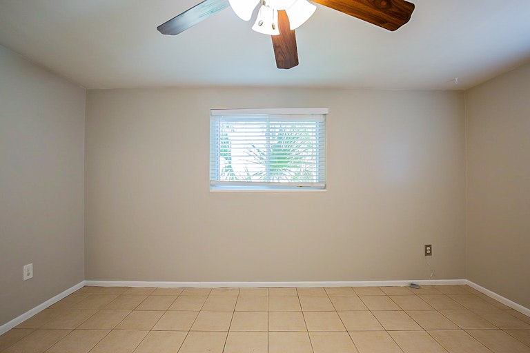 Photo 13 of 23 - 3252 Windfield Dr, Holiday, FL 34691