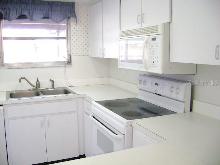 Photo 11 of 20 - 4678 Marine Pkwy #307, New Port Richey, FL 34652