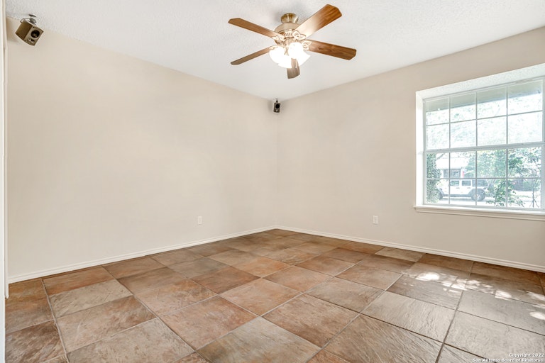 Photo 25 of 35 - 7418 Windbridge, San Antonio, TX 78250
