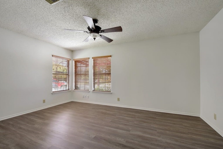 Photo 19 of 27 - 818 Willow Xing, New Braunfels, TX 78130