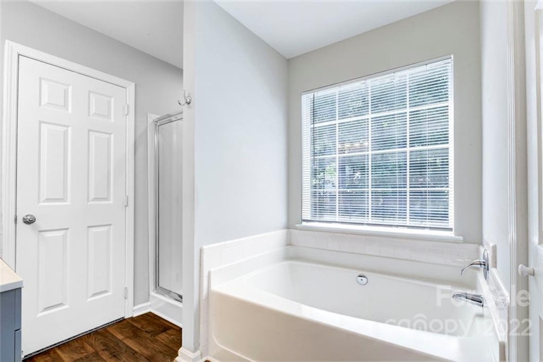 Photo 13 of 18 - 7731 Ivy Hollow Dr, Charlotte, NC 28227