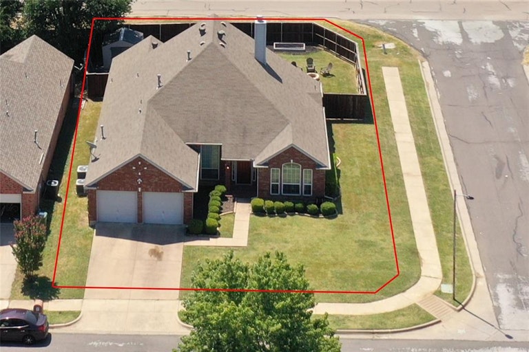 Photo 38 of 39 - 318 Fort Edward Dr, Arlington, TX 76002