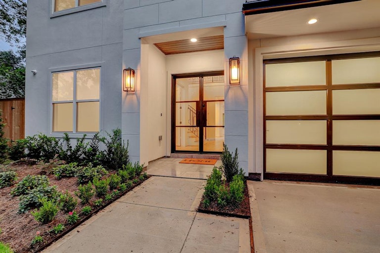Photo 2 of 32 - 915 Lamonte Ln, Houston, TX 77018