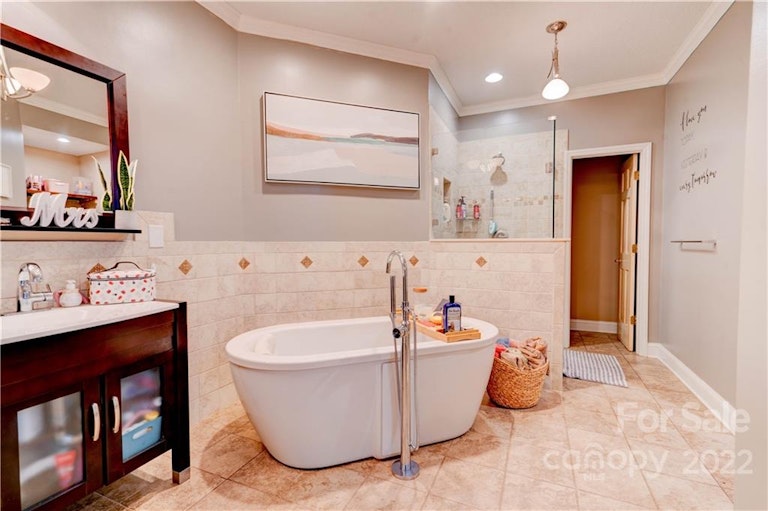 Photo 7 of 32 - 103 Medallion Ct, Gastonia, NC 28056