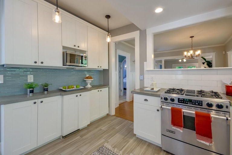 Photo 15 of 47 - 2401 U St, Sacramento, CA 95818