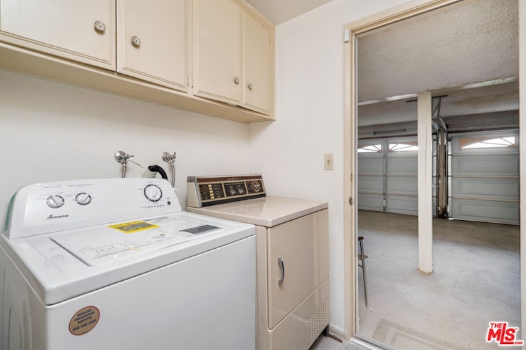 Photo 23 of 53 - 18502 Entrada Ct, Porter Ranch, CA 91326