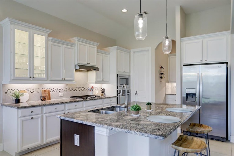Photo 9 of 30 - 9506 Brannok Ln, Tomball, TX 77375