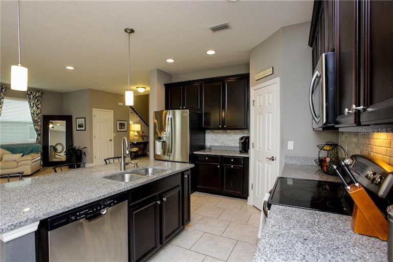 Photo 4 of 24 - 8389 Nandina Dr, Sarasota, FL 34240
