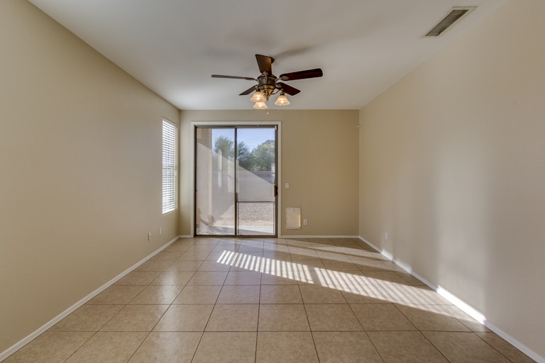 Photo 4 of 25 - 6609 W Lawrence Ln, Glendale, AZ 85302