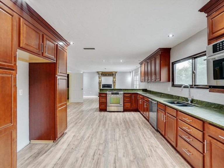 Photo 10 of 38 - 3910 Spring Meadow Ln, Flower Mound, TX 75028