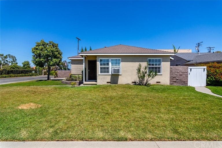 Photo 3 of 33 - 11012 Bunker Hill Dr, Los Alamitos, CA 90720