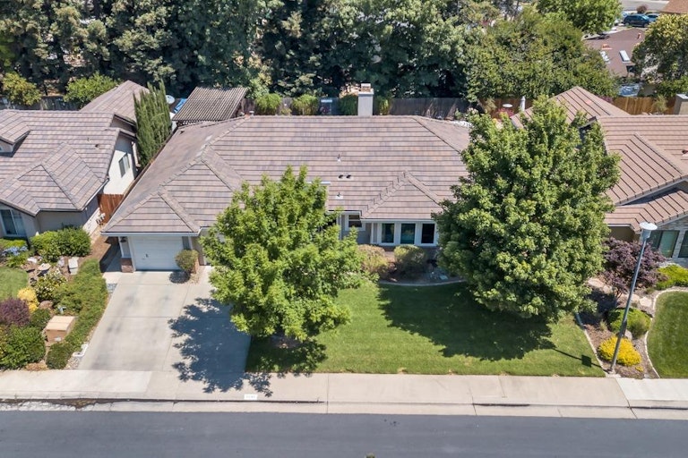 Photo 6 of 44 - 9245 Laguna Lake Way, Elk Grove, CA 95758