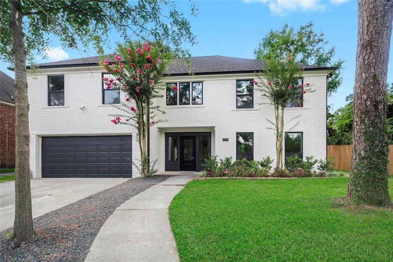 Photo 2 of 31 - 5402 Enchanted Mist Dr, Humble, TX 77346