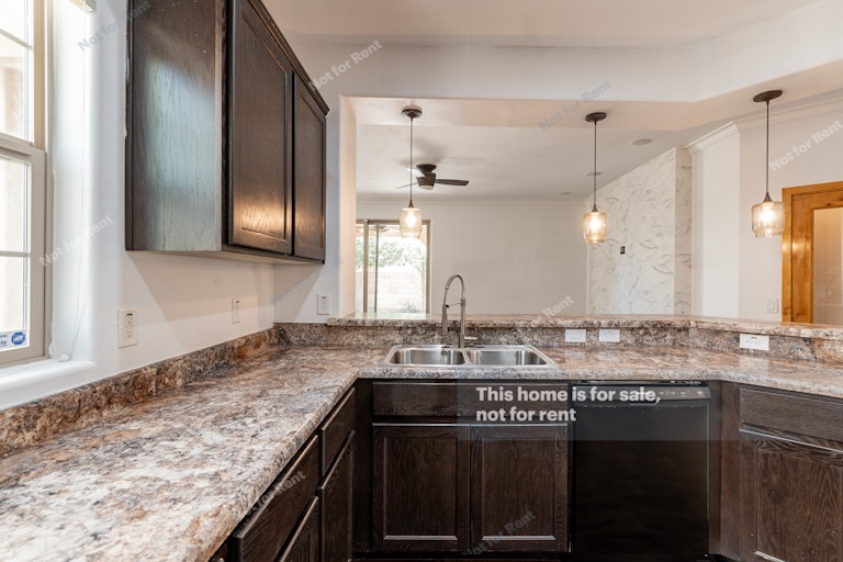 Photo 8 of 25 - 231 E Indigo Dr, Chandler, AZ 85286