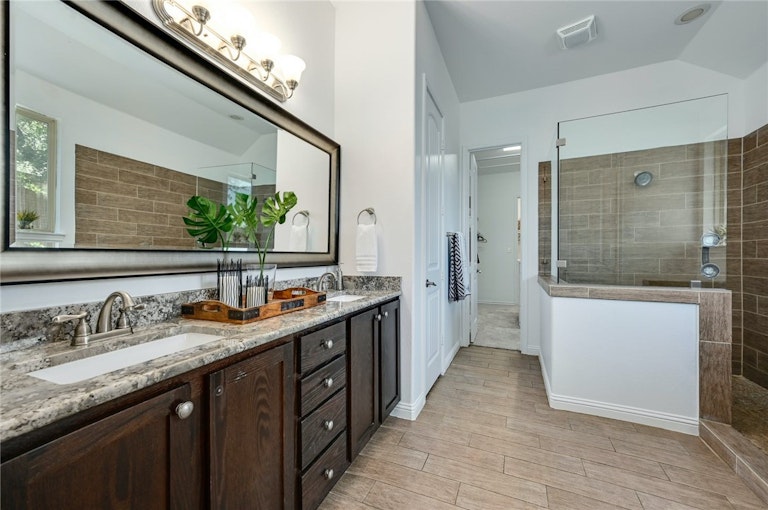 Photo 15 of 31 - 1008 Winding Way Dr, Georgetown, TX 78628