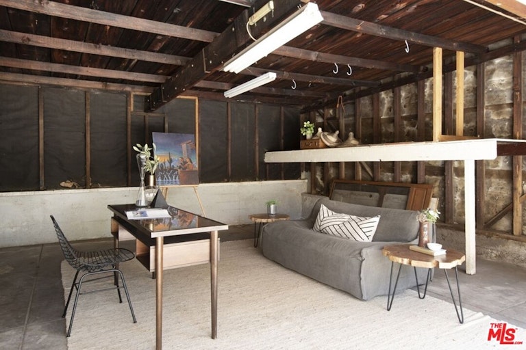Photo 31 of 46 - 589 Athens St, Altadena, CA 91001
