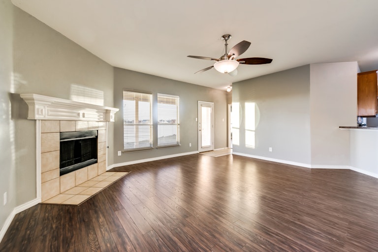 Photo 5 of 24 - 1641 Mary Ln, Aubrey, TX 76227