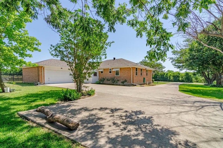 Photo 24 of 37 - 17312 Fm 2755, Lavon, TX 75166