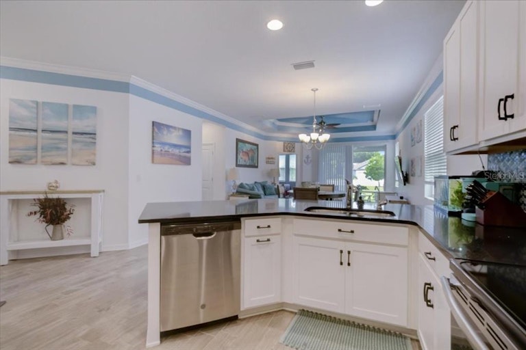 Photo 17 of 38 - 6026 Amberly Dr, Bradenton, FL 34208