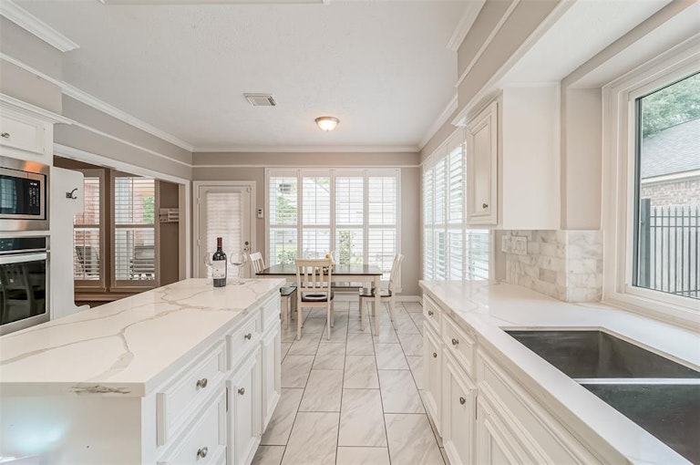 Photo 15 of 40 - 4002 Rock Springs Dr, Kingwood, TX 77345