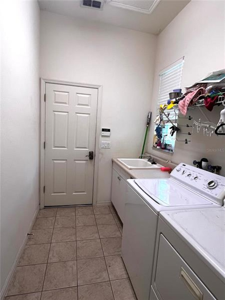 Photo 18 of 32 - 5237 Lemon Twist Ln, Windermere, FL 34786
