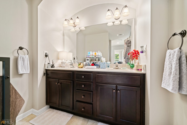 Photo 16 of 28 - 5729 Westin Cir, Flowery Branch, GA 30542