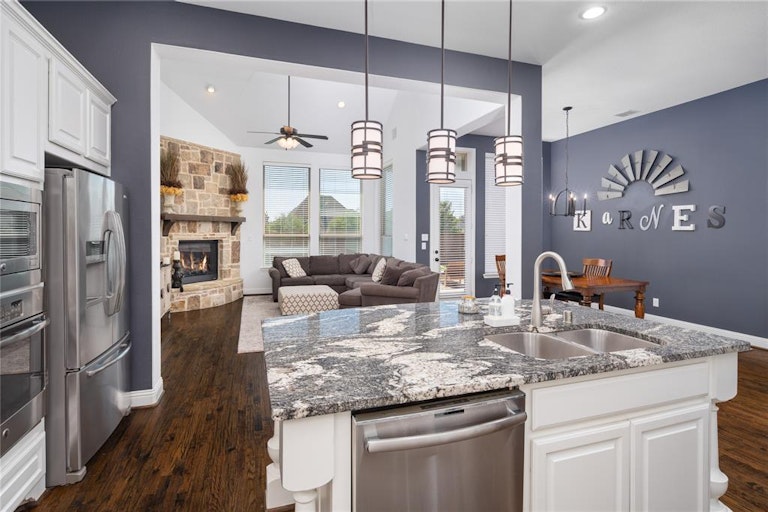 Photo 4 of 40 - 1317 Skyflower Ln, Celina, TX 75009