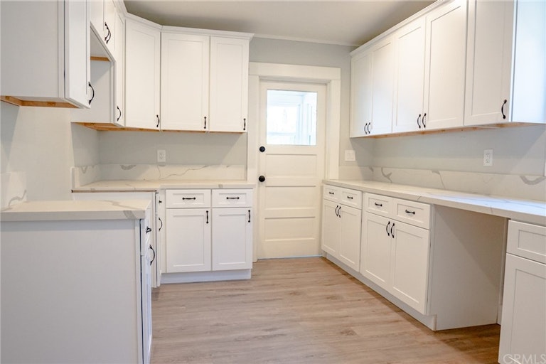 Photo 3 of 28 - 4561 Bandini Ave, Riverside, CA 92506