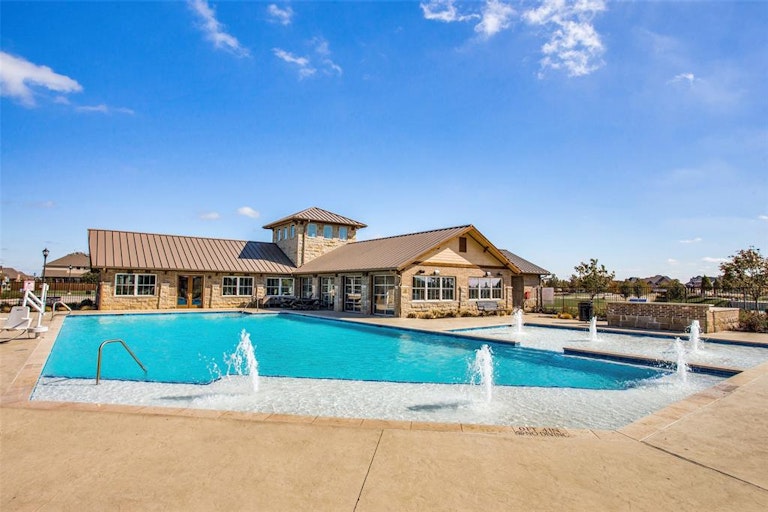 Photo 33 of 33 - 2404 Carrington Dr, Mansfield, TX 76063