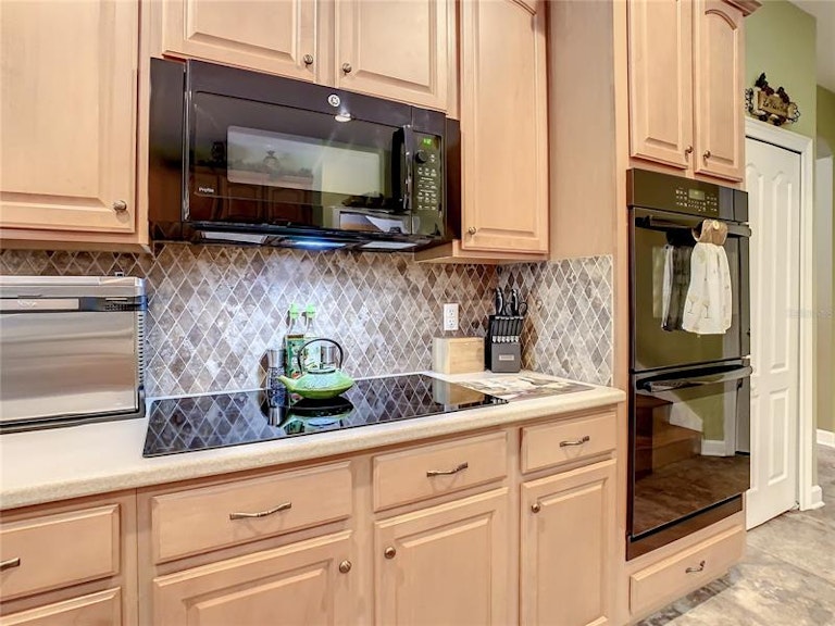 Photo 20 of 69 - 2704 Aloma Oaks Dr, Oviedo, FL 32765